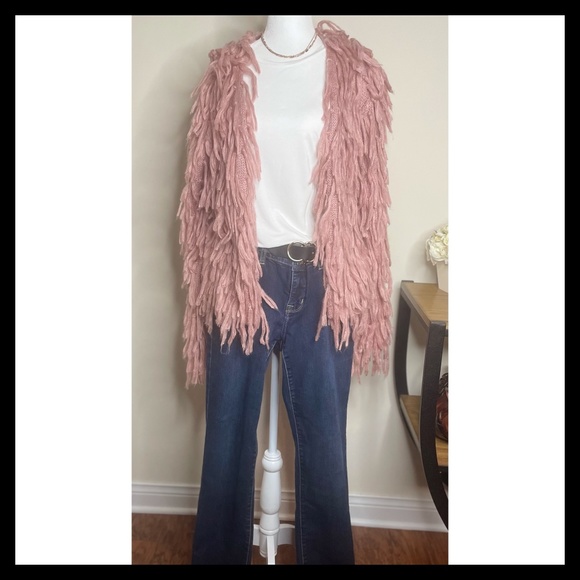 Forever 21 Sweaters - 🌹NEW LISTING Shaggy Sweater